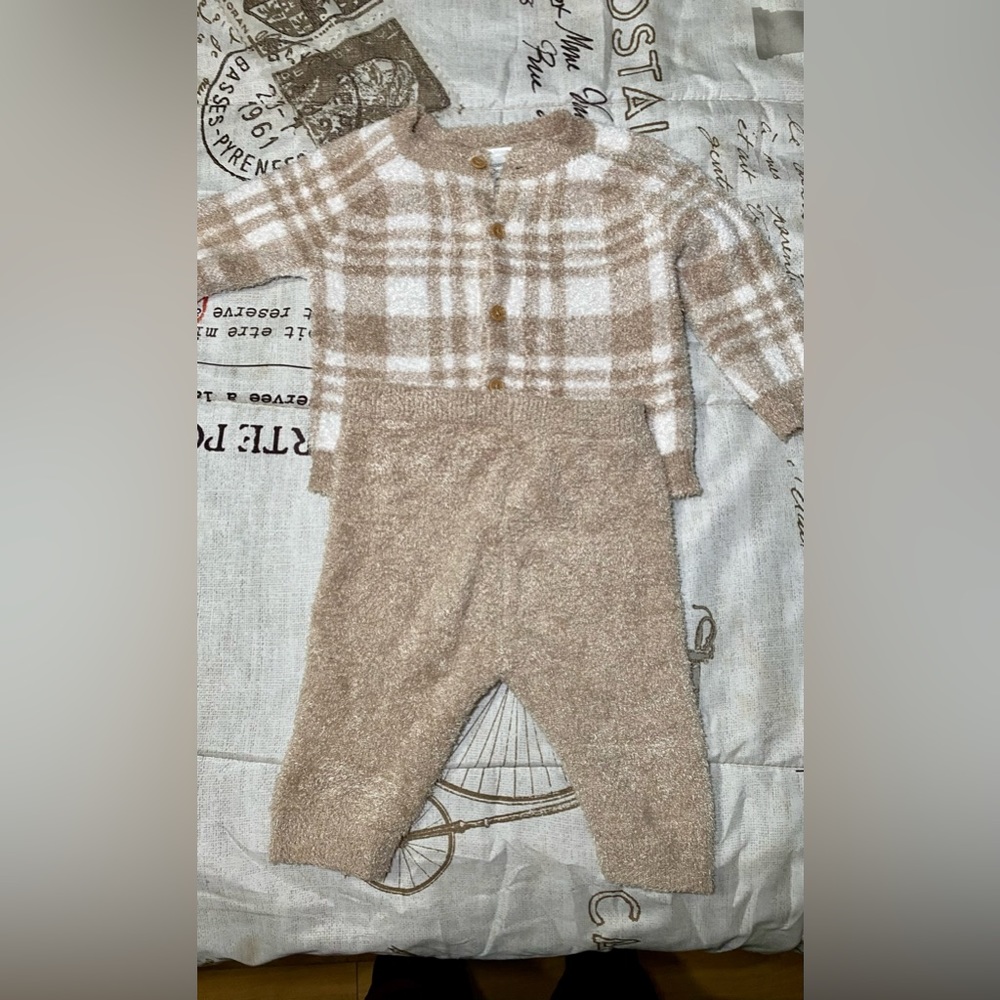 Neutral outfit for baby